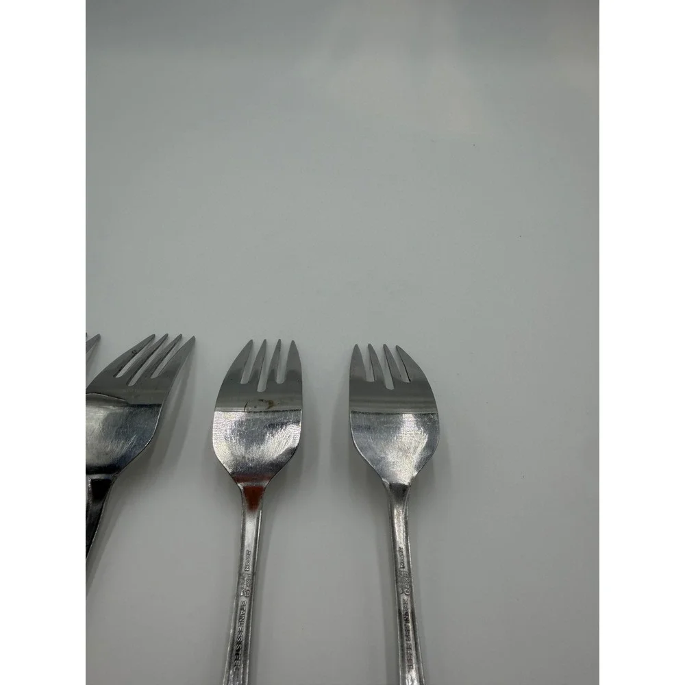 Ekco Eterna Japan Stainless Steel Dinner Forks Set of 4 Monogram F Floral Scroll
